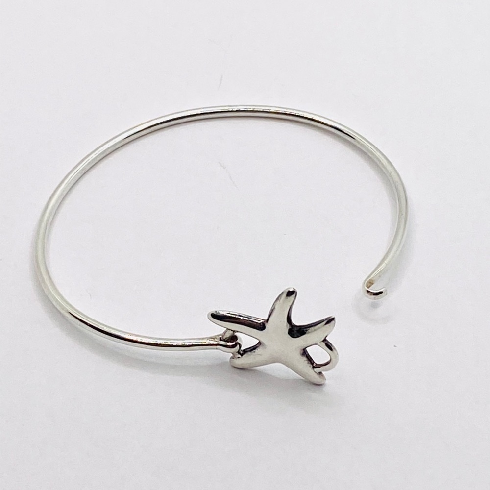 925 Sterling Silver Starfish Bangle 6 3/4” 7.66g